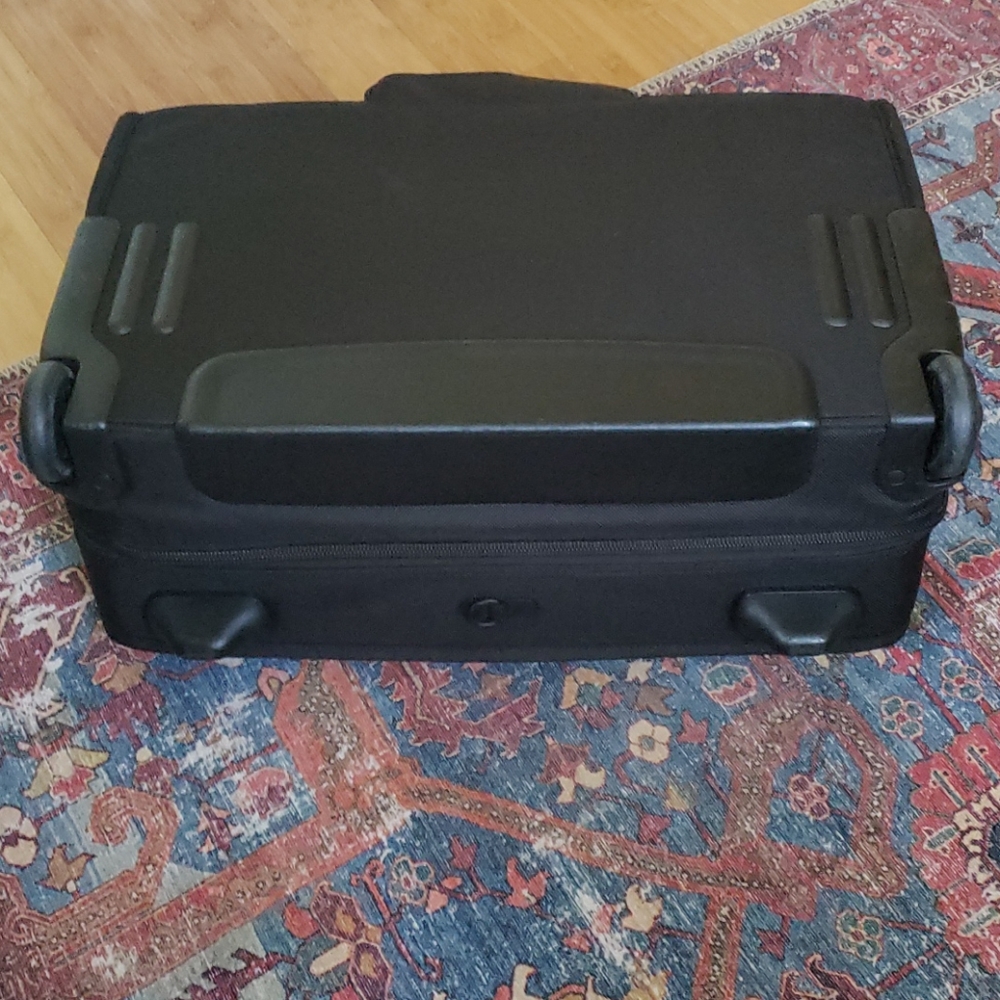 Alpha 2-Wheeled Carry-On Garment Bag 22" 22033 - Picture 3 of 8